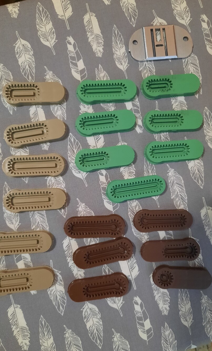 Singer Buttonholer - Multicolor Design - Picture 3 of 7